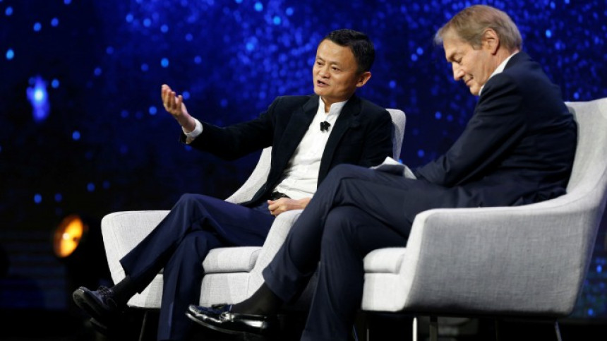 টিভি-হোস্ট চার্লি রোজের সাথে জ্যাক; ছবিসূত্র: Quartz Media